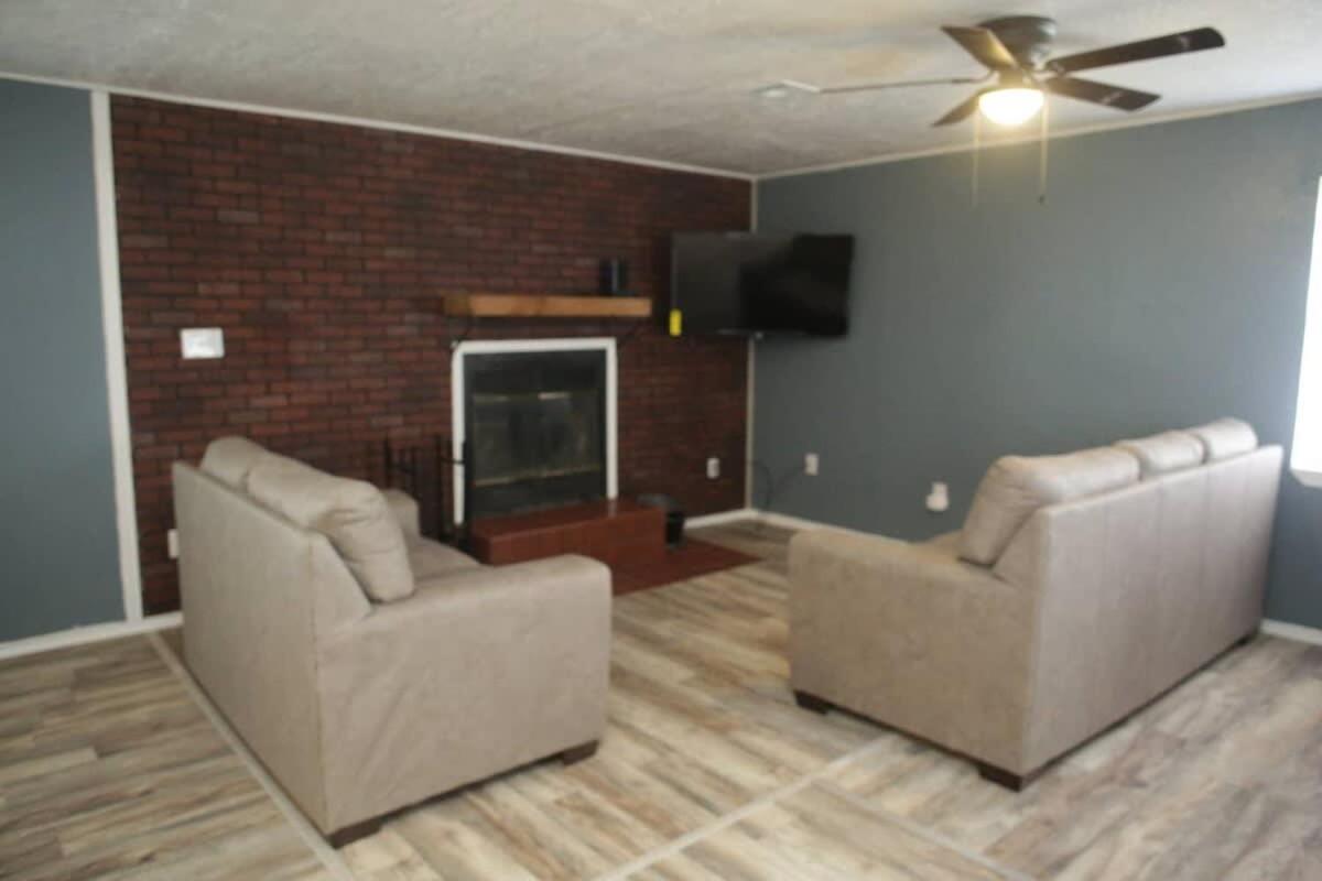 1 Bedroom With A Fireplace Close To Base Lawton Zewnętrze zdjęcie